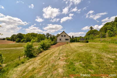 Gelijkvloers huis met 1,5 hectare