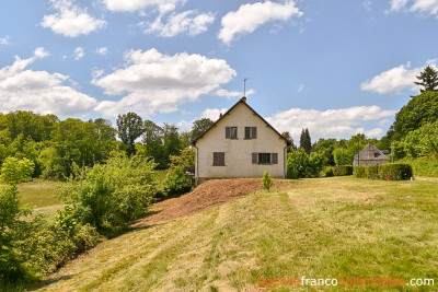 Gelijkvloers huis met 1,5 hectare