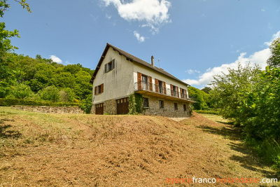 Gelijkvloers huis met 1,5 hectare