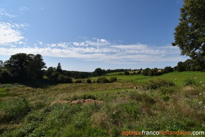 Boerderij met bijgebouwen en 4 hectare