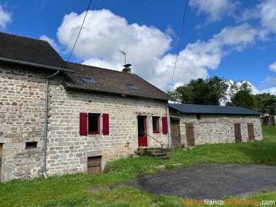 Boerderij met bijgebouwen en 4 hectare