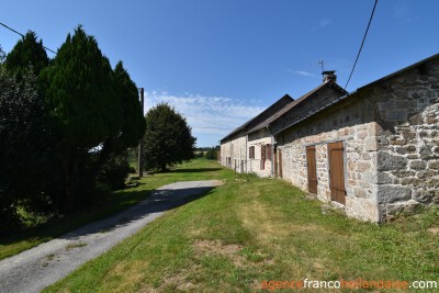 Boerderij met bijgebouwen en 4 hectare