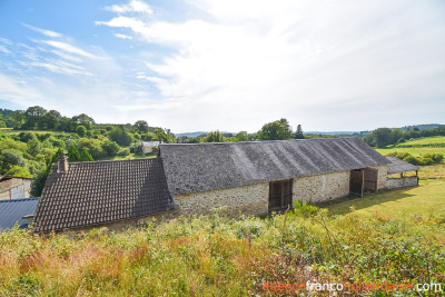 Boerderij met bijgebouwen en 4 hectare