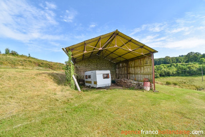 Boerderij met bijgebouwen en 4 hectare