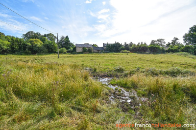 Boerderij met bijgebouwen en 4 hectare