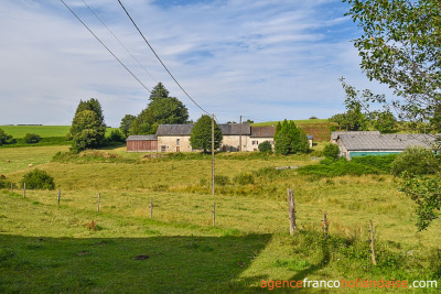 Boerderij met bijgebouwen en 4 hectare