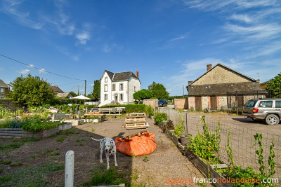 Statig dorpshuis met schuur en gîte