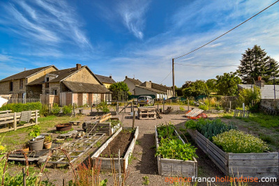 Statig dorpshuis met schuur en gîte