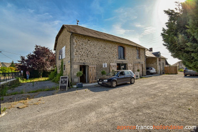 Statig dorpshuis met schuur en gîte