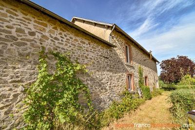 Statig dorpshuis met schuur en gîte