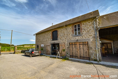 Statig dorpshuis met schuur en gîte