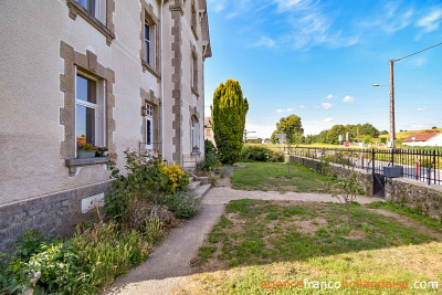 Statig dorpshuis met schuur en gîte