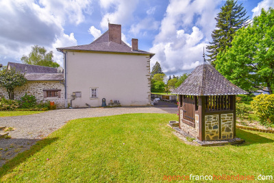 Bourgeoise woning midden in het dorp