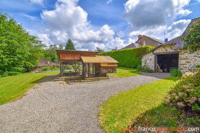 Bourgeoise woning midden in het dorp