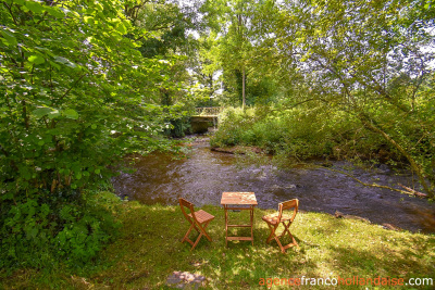 Idyllisch juweeltje aan een beek 