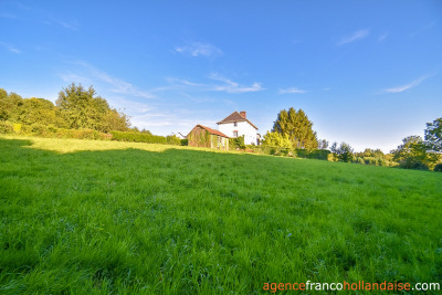 Dubbel woonhuis met extra grond