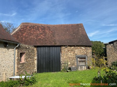 Eigen bos, knus huisje en schuur