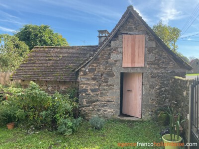 Eigen bos, knus huisje en schuur