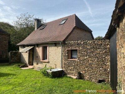 Eigen bos, knus huisje en schuur