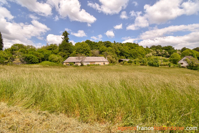 Bouwkavel in dorpje